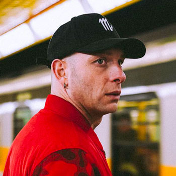 Clementino: biografia ufficiale, discografia aggiornata, video e contatti